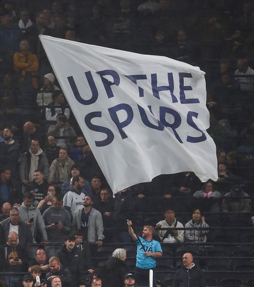 Acuzați de homofobie  Fanii echipei lui Radu Drăgușin,  puși la zid  de propriul club după United - Tottenham