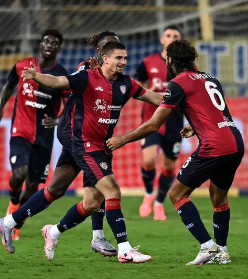 Răzvan Marin și Man, lăudați  Man, „inima atacului” în  Parma - Cagliari 2-3 . Golul lui Marin, „o capodoperă”