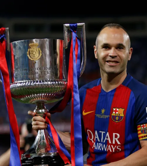 Iniesta se retrage  Legendarul mijlocaș al Barcelonei pune capăt carierei  la 40 de ani