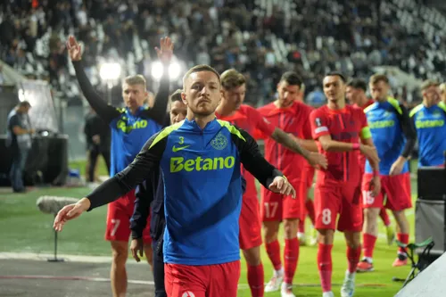 FCSB a sărbătorit pe teren victoria cu PAOK (foto: Iosif Popescu/GOLAZO.ro)