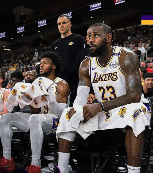 LeBron și Bronny James, în istorie   Primul duet tată și fiu colegi  într-un meci de NBA. La Lakers!