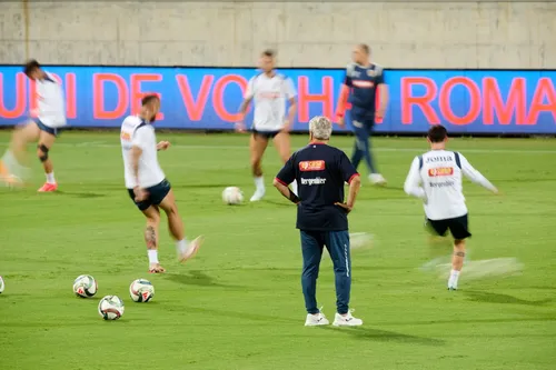 CIPRU - ROMÂNIA: conferință Mircea Lucescu + antrenament. Foto: Raed Krishan