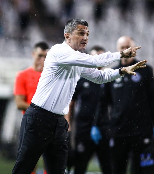 Lucescu, susținut de ultrașii lui PAOK  Românul este considerat „ cel mai mare antrenor  din istoria recentă a clubului”. Mesajul transmis de fani