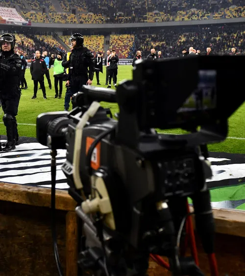 Drepturile TV salvează Liga 1 Cel puțin 4 cluburi au fost  salvate de depunctare , după ce deținătorul drepturilor a virat anticipat banii