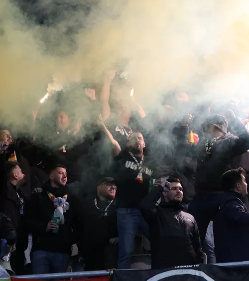 Pedepsi&#539;i de UEFA pentru rasism&nbsp;Amend&#259; de 52.500 de euro pentru FRF &#537;i stadion par&#539;ial &icirc;nchis la Rom&acirc;nia - Kosovo. Incidentele care au dus la sanc&#539;iune