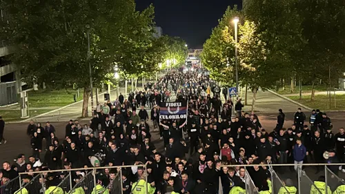 Dinamo - FCSB: fanii campioanei, corteo spre Arena Națională. Foto: Iosif Popescu