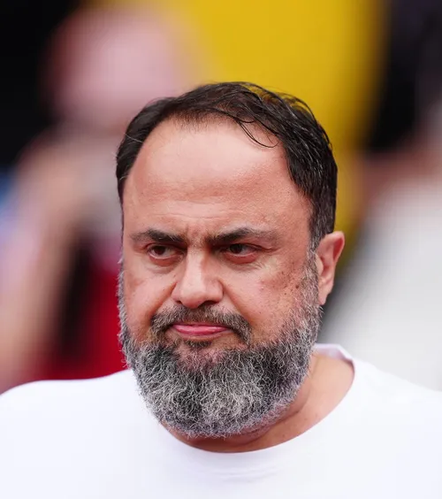 Marinakis, băiat rău  Patronul adversarei lui FCSB din Europa, suspendat după ce  a scuipat spre arbitru : „Din cauza trabucului”