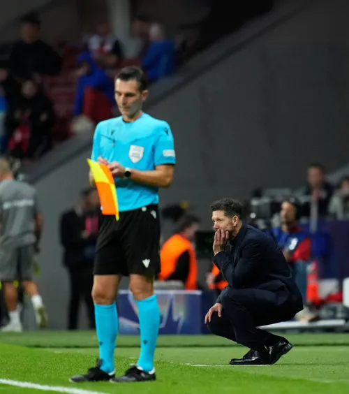 „UEFA n-o să facă nimic”  Diego Simeone  critică dur  arbitrajul, după Atletico - Lille 1-3: „N-a fost penalty”