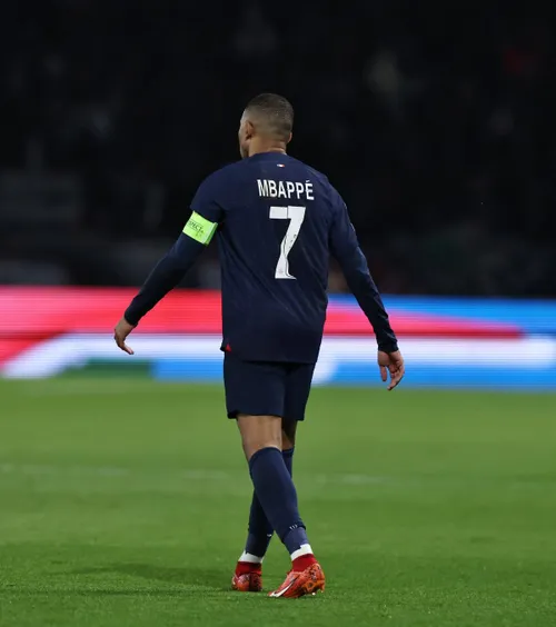 Victorie pentru Mbappe Superstarul francez a câștigat  procesul  cu PSG. Va primi o sumă colosală