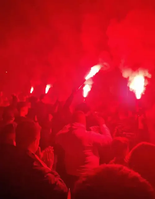 Dinamo, primită cu torțe  „Câinii” au fost  motivați de fani  cu o atmosferă superbă la Sibiu