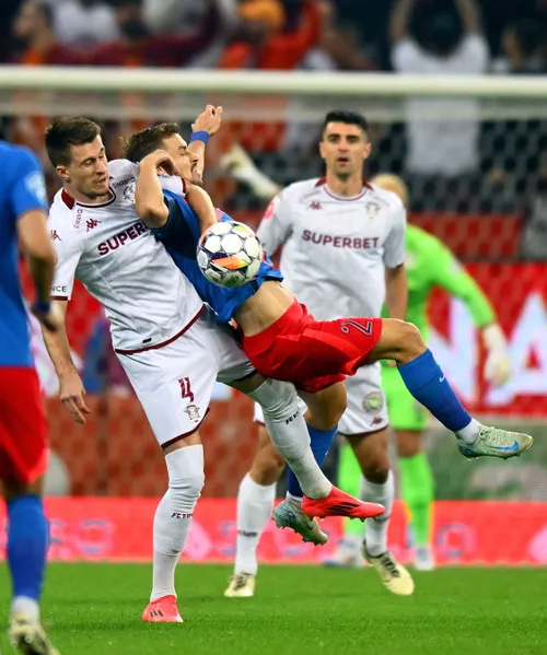 FCSB - Rapid   LIVE  Începe repriza a doua. FCSB a dominat-o pe prima, Șumudică încă nu schimbă