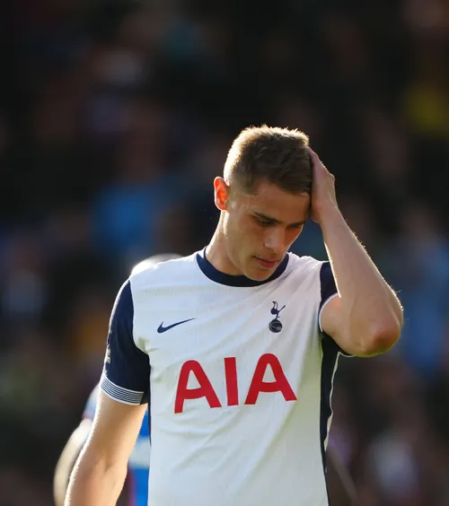 Șansa lui Drăgușin  Rivalul din defensiva lui Tottenham s-a accidentat!  A părăsit terenul cu lacrimi în ochi