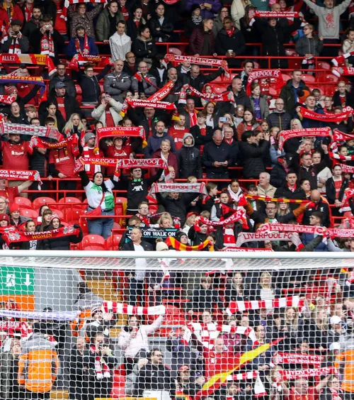 Vânează bișnițarii   Liverpool  a demarat o amplă campanie pentru „eliberarea” biletelor. 75 de suporteri au fost interziși pe viață