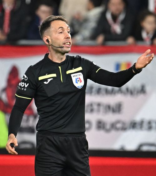 Mister total la Dinamo - UTA  O fază cu Omondi, Mabea și arbitrul Găman a băgat pe toată lumea în ceață:  „Numărul 3, galben!”