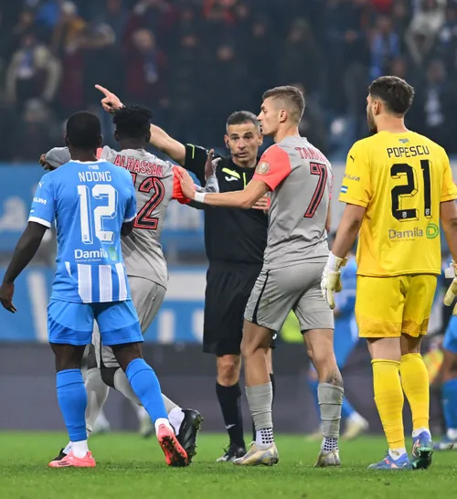 U Craiova - FCSB 1-1  VIDEO  Cele două  faze de arbitraj  care au aruncat în aer OZN-ul din Bănie. Hațegan a intervenit de două ori peste „central”