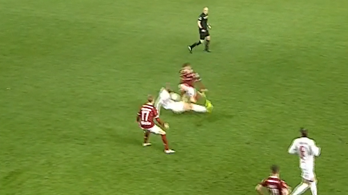 Vahid Selimovic, fault brutal asupra lui Jakub Hromada. FOTO: captură Prima Sport