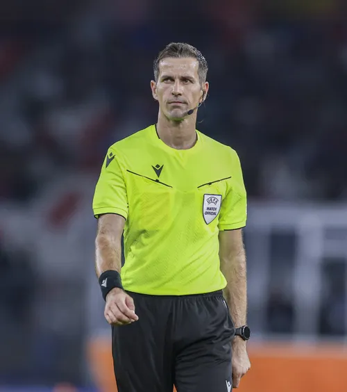 Europa League  UEFA a ales brigada de arbitri pentru partida  FCSB - Midtjylland . „Centralul”, acuzat că a distrus un meci european anul trecut