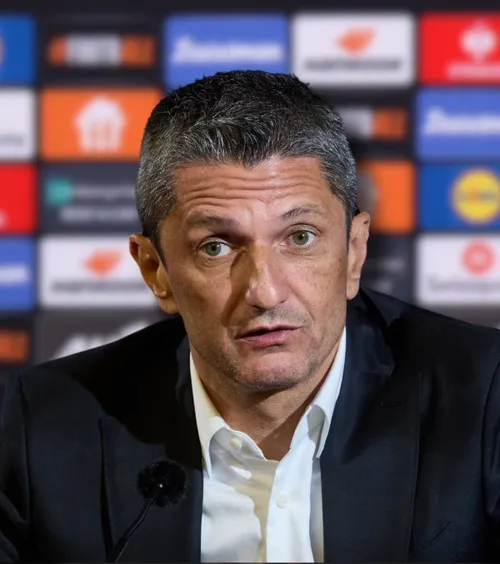 Răzvan Lucescu, ferm  Românul a fost întrebat, înainte de meciul cu Man Utd, despre  suspendarea  primită în Grecia: „Am multe de spus”