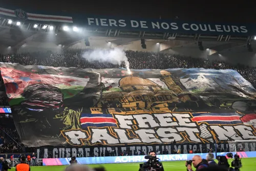 UEFA a reacționat  Decizia luată de forul european după ce fanii PSG au afișat un  banner pro-palestinian  în meciul cu Atletico Madrid