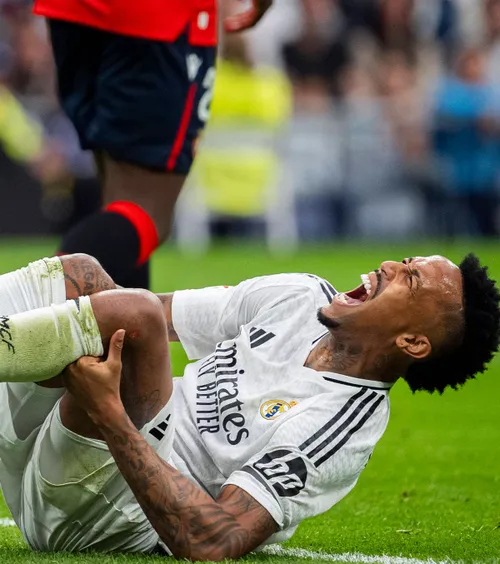 Diagnosticul crunt al lui Militao   Cât va lipsi , după ce a urlat de durere și a fost scos pe targă + mesaj superb de la Sergio Ramos