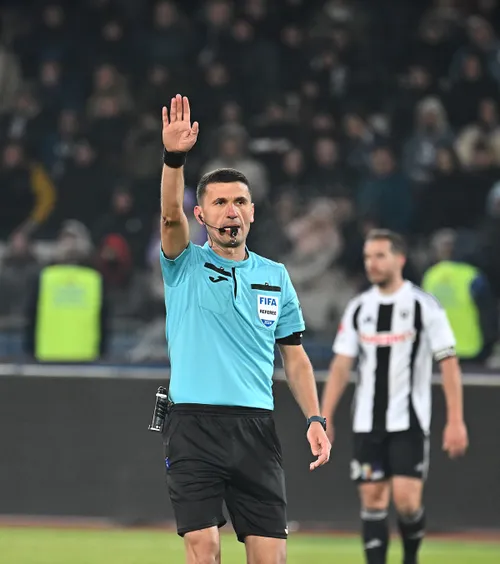 Greșeli la U Cluj - FCSB?  Un  fost arbitru  a analizat prestația centralului Marcel Bîrsan: „Și-a făcut singur probleme”