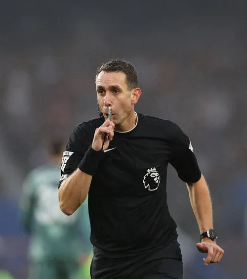 VIDEO ȘOCANT  Arbitrul din Premier League care l-a jignit pe Klopp,  David Coote , filmat în timp ce priza o pudră albă