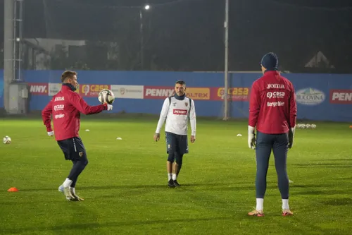 Marcaj la Stanciu Ce s-a întâmplat la ultimul  antrenament al naționalei  înaintea meciului cu Kosovo: cei 5 jucători de la FCSB s-au „lipit” de căpitanul dorit de campioană