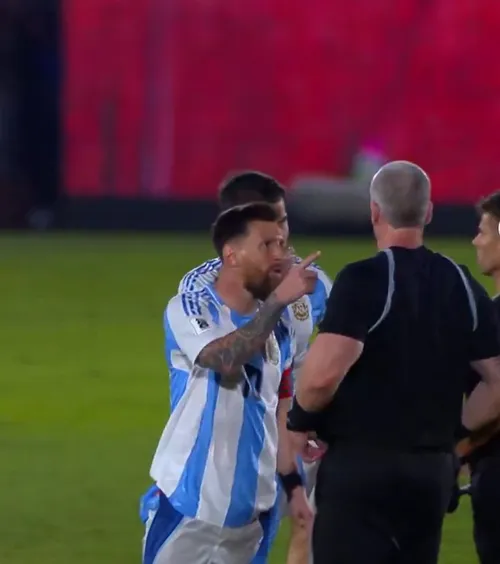 Messi, furios  Argentina a pierdut cu Paraguay în  preliminariile CM  » Gol din foarfecă + ce l-a deranjat pe Leo 