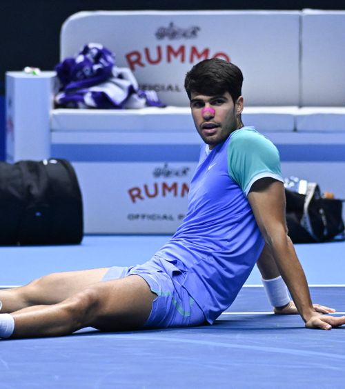 Alcaraz, eliminat  Spaniolul a pierdut ultimul meci la  Turneul Campionilor , scor (5)6-7, 4-6 cu Zverev, și părăsește competiția