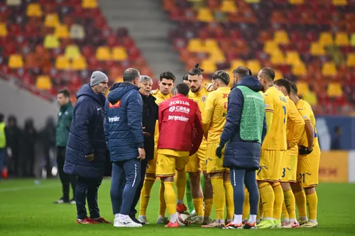 Jucătorii României au așteptat ca naționala din Kosovo să iasă de la vestiare (foto: Raed Krishan/GOLAZO.ro)