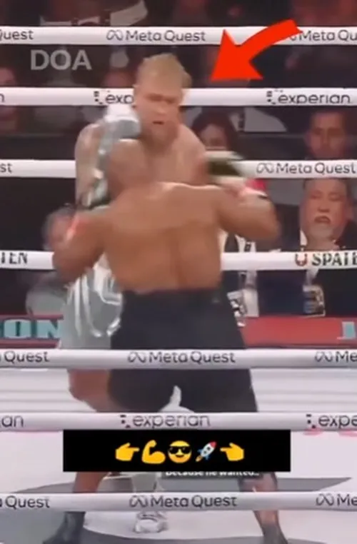 Mike Tyson se abține să îl lovească pe Jake 3/3 (Captură: X)