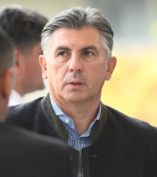 Înțepături către FRF  Ionuț Lupescu a comentat sancțiunea UEFA: „Dacă vor tăia  contractele pe care la au cu politicienii , vor avea bani de amenzi”