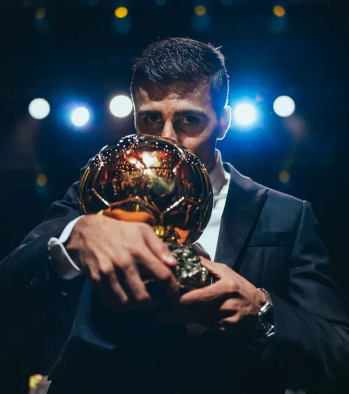 „Când te sună Real, e o onoare” Rodri, dezvăluiri despre un transfer la Madrid și despre  atitudinea  lui Vinicius după gala Ballon D'or