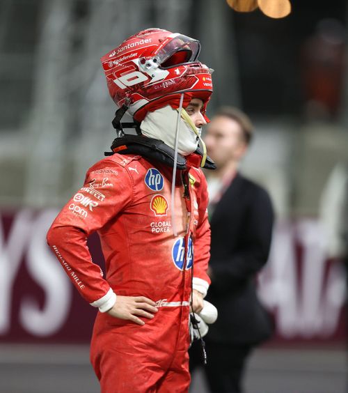 Tensiuni la Ferrari  Sainz îi  bate obrazul  lui Leclerc. Critici dure pentru colegul său de echipă