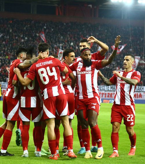 Demonstrație de forță   Olympiacos  a dat de pământ cu rivala AEK Atena, înaintea duelului cu FCSB