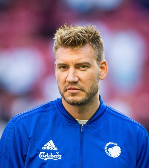 Bendtner, atacat cu cuțitul  Fostul atacant de la  Arsenal  a fost victima unui incident violent în New York. Ce s-a întâmplat