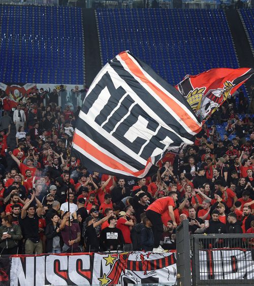 Sancțiuni în Ligue 1  Lyon şi Nice vor juca cu porțile parțial  închise  » Care este motivul