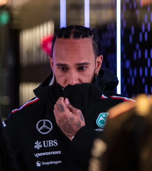 Hamilton, dezamăgit  Pilotul Mercedes nu este entuziasmat  de transferul la Scuderia Ferrari:  „Nu mai sunt rapid”