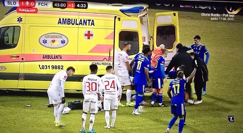 Laurențiu Vlăsceanu, preluat de ambulanță după o accidentare la Unirea Slobozia - FC Hermannstadt (foto: captură Digi Sport)