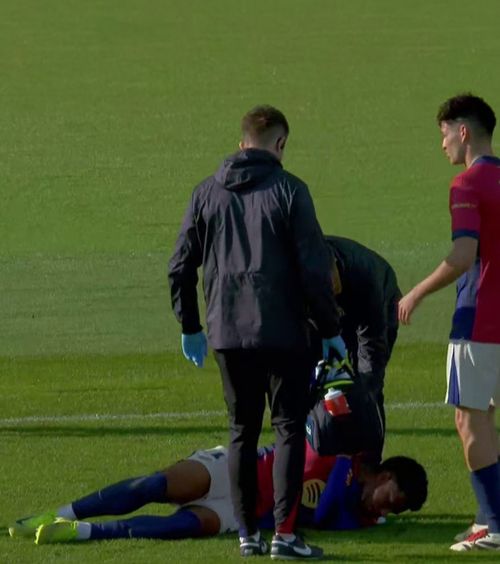 L-a lăsat fără aer   Alejandro Balde  a fost scos cu targa, după un fault violent al lui Sandro Ramirez