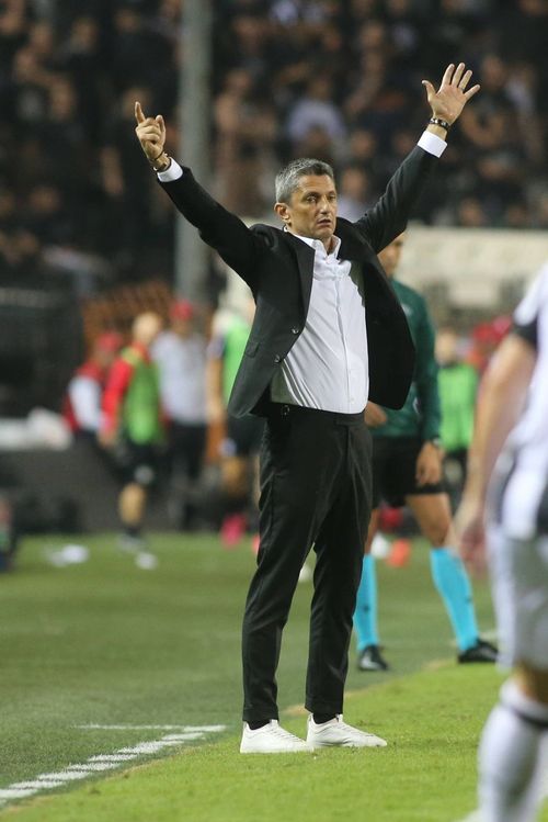 Răzvan Lucescu dă vina pe mafie  Antrenorul lui PAOK, acuzații după 7 meciuri consecutive fără victorie pe Toumba:  „Sistemul e împotriva noastră”