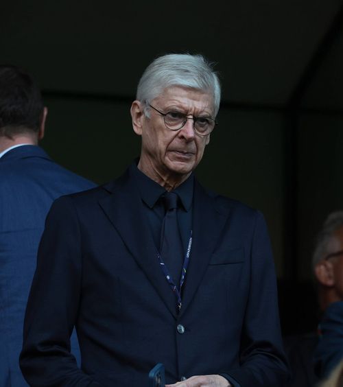 Wenger, moment bizar   VIDEO:  Fostul antrenor al lui Arsenal a început să  danseze  la tragerea la sorți a Campionatului Mondial al Cluburilor