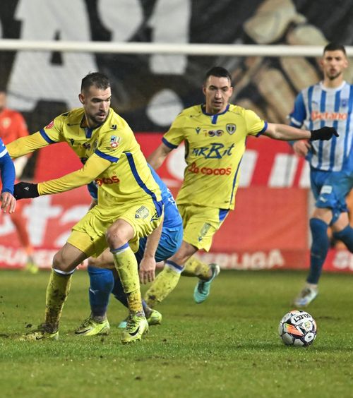 Petrolul-Craiova 1-1  Remiză în mocirlă:  Petrolul - Craiova, egal pe un teren deplorabil