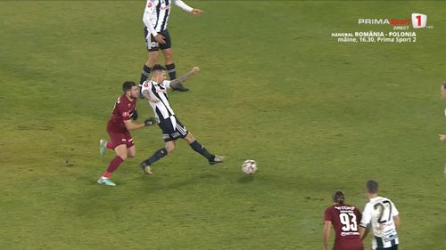 Faza penalty-ului, în U Cluj - CFR Cluj (Captură foto: Prima Sport)