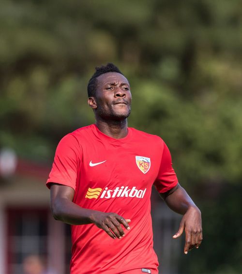 Gyan, viață de film În 2015, era al optulea cel mai bine plătit fotbalist din lume. În 2018, mai avea  724 euro  în cont. Povestea ghanezului antrenat de Șumudică și Olăroiu