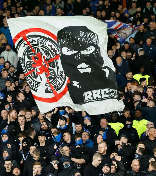 Lupte de stradă în Glasgow Ultrașii lui Rangers au atacat polițiștii cu proiectile și  au provocat haos  înainte de derby-ul Scoției