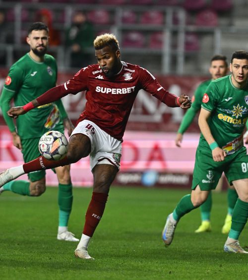 Rapid - Gloria Buzău 2-0  Victorie fără emoții pentru trupa lui  Șumudică.  Giuleștenii, la un punct de play-off