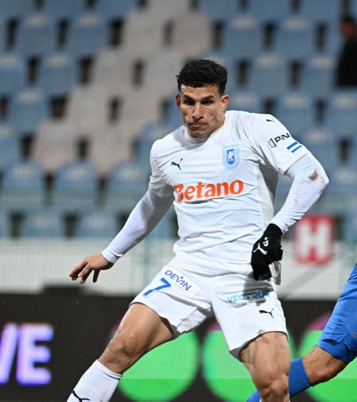 Luis Paradela, out  Primul diagnostic pentru fotbalistul de la Universitatea Craiova:  ruptură de ligamente încrucişate!  » Cât ar putea lipsi