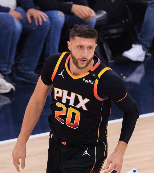 Bătaie ca în ringul de box  Trei jucători,  eliminați  în meciul Phoenix Suns - Dallas Mavericks, din NBA!