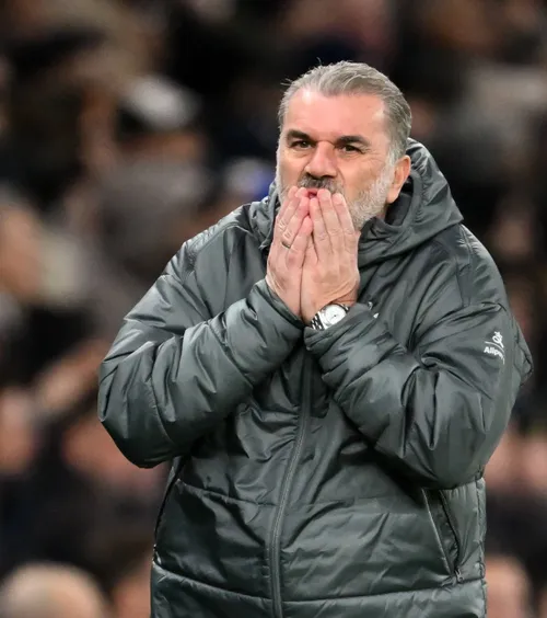 „Vrei părerea mea?” Ange Postecoglou a spus de ce  l-a schimbat pe Drăgușin  la pauză: „Literalmente asta a făcut azi” + ce a spus despre arbitraj